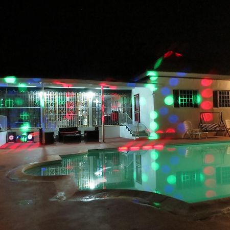 The Retreat @ A Piece Of Paradise Bed & Breakfast Teluk Montego Bagian luar foto