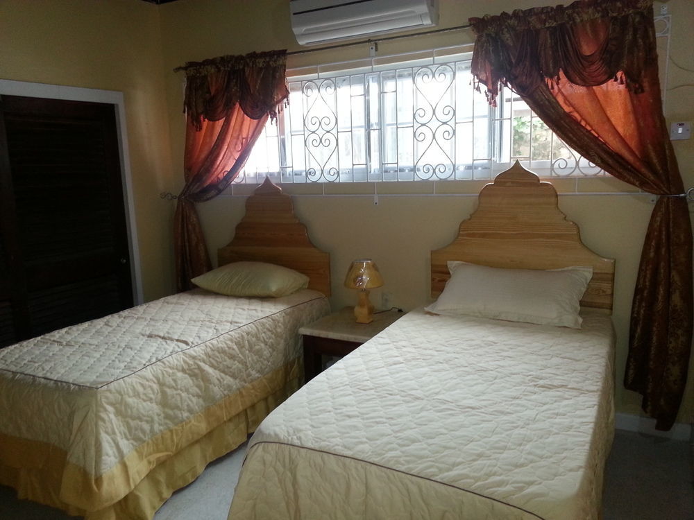 The Retreat @ A Piece Of Paradise Bed & Breakfast Teluk Montego Bagian luar foto